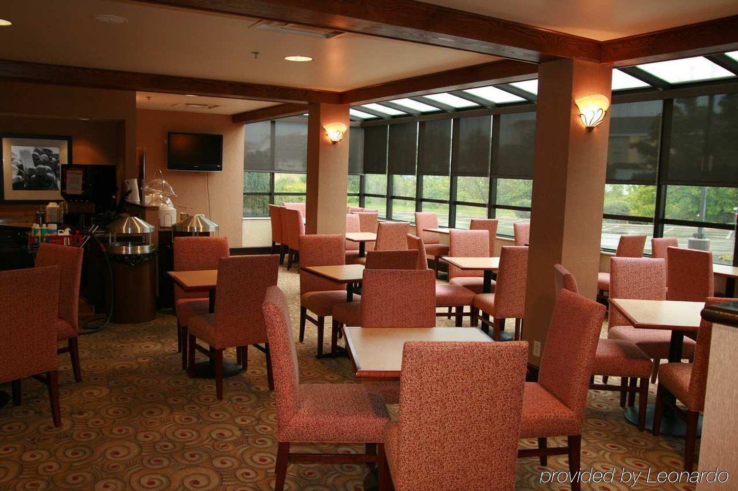 Hampton Inn Erie-South Kearsarge Restaurant photo