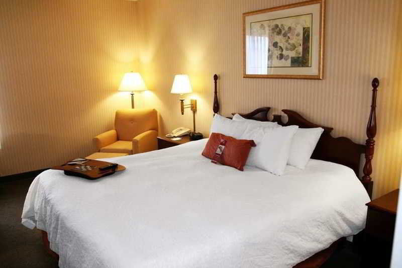 Hampton Inn Erie-South Kearsarge Room photo